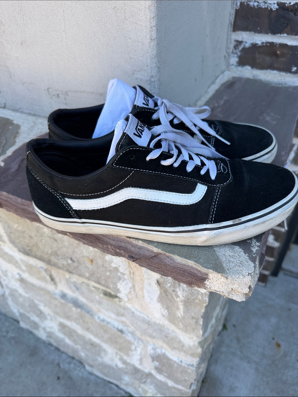 Vans Black and White Ward Low-Top Skate Sneakers Mens 11